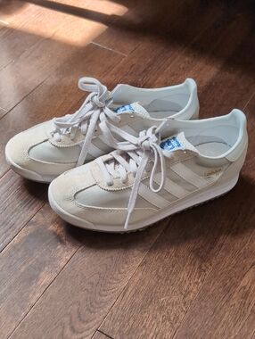 Like New Adidas Originals SL 72 Off-White/Cream Suede Retro Sneakers